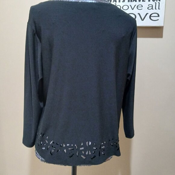 SYMPLI - Crop Layering Top - Laser Cut Hem - Picture 3 of 7